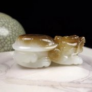 龙龟戴在左手好,还是右手好?