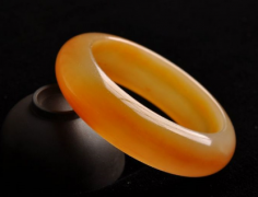 黄龙玉手镯应该如何选购